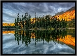 Kanada, Park Narodowy Jasper, Góry, Jezioro Pyramid Lake, Chmury, Drzewa