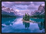 Park Narodowy Jasper, Góry, Jezioro Maligne, Drzewa, Chmury, Alberta, Kanada