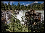 Kanada, Prowincja Alberta, Park Narodowy Jasper, Wodospad Athabasca, Rzeka Athabasca, Skały, Tęcza, Świerki
