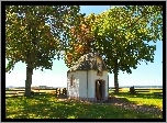 Jesień, Kapliczka, Drzewa
