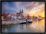 Niemcy, Regensburg, Miasto Ratyzbona, Katedra św Piotra, Rzeka Dunaj, Nabrzeże, Parowiec, Domy, Zachód słońca