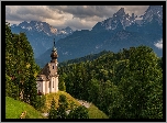 Kościół, Sanktuarium Maria Gern, Drzewa, Droga, Góry, Chmury, Alpy Salzburskie, Berchtesgaden, Bawaria, Niemcy