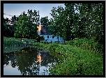 Kościół, Kaplica św Mateusza, Staw, Drzewa, Krzewy, Trawa, Wieczór, Sugar Hill, New Hampshire, Stany Zjednoczone