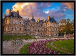 Ogród, Kwiaty, Niebo, Chmury, Pałac Luksemburski, Paryż, Francja