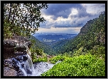 Australia, Queensland, Park Narodowy Lamington, Góry, Wzgórze O Reilly, Wodospad Morans Falls, Drzewa, Chmury