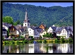 Góry, Las, Miasteczko, Nad Mozelą, Domy, Kościół