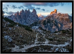 Góry Dolomity, Tre Cime di Lavaredo, Szczyty, Ścieżki, Dom, Prowincja Belluno, Włochy
