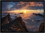 Norwegia, Lofoty, Góry, Człowiek, Mgła, Wschód słońca, Chmury