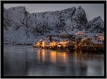 Lofoty, Norwegia, Wioska Sarkisoy, Góry, Domy