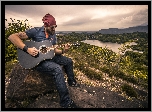 Mężczyzna, Gitara, Rzeka, Rośliny, Kamień
