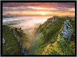 Góry, Wyżyna Peak District, Przełęcz, Winnats Pass, Mgła, Drzewa, Wschód słońca, Chmury, Hrabstwo Derbyshire, Anglia