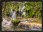 Wodospad, Kaskada Cascades de tufs, Miejscowość Baume Les Messieurs, Departament Jura, Francja