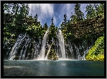 Wodospad Burney Falls, Park miejski McArthur-Burney Falls, Stan Kalifornia, Stany Zjednoczone, Kaskada, Skały