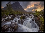 Góra, Szczyt Buachaille Etive Mor, Rzeka, River Coupall, Kamienie, Drzewo, Chmury, Region Highland, Szkocja