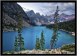 Park Narodowy Banff, Jezioro, Moraine Lake, Drzewa, Lasy, Skały, Góry, Chmury, Prowincja Alberta, Kanada