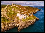 Morze, Skały, Wybrzeże, Latarnia morska, Wicklow Lighthouse, Chmury, Irlandia