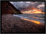 Morze, Chmury, Zachód słońca, Plaża,  Skała