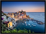 Vernazza, Morze, Domy, Łódki, Cinque Terre, Liguria, Włochy