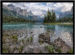Kanada, Park Narodowy Jasper, Jezioro Maligne, Wyspa Ducha, Góry, Chmury, Drzewa