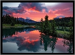 Kanada, Alberta, Park Narodowy Banff, Jezioro, Las, Drzewa, Góry, Niebo, Zachód słońca, Chmury
