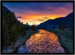 Stany Zjednoczone, Stan Wyoming, Park Narodowy Yellowstone, Rzeka Yellowstone, Góry, Zachód słońca