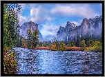Stany Zjednoczone, Kalifornia, Park Narodowy Yosemite, Granitowe, Góry, Niebo, Chmury, Rzeka, Merced River, Drzewa