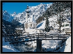 Niemcy, Bawaria, Park Narodowy Berchtesgaden, Ramsau bei Berchtesgaden, Góry Alpy, Kościół św. Sebastiana, Rzeka Ramsauer Ache, Most, Zima