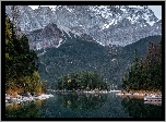 Jezioro Eibsee, Góry, Góra Zugspitze, Drzewa, Lasy, Bawaria, Niemcy