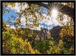 Niemcy, Nadrenia-Palatynat, Gmina Wierschem, Góry Eifel, Zamek Eltz Kotlina, Jesień, Las, Drzewa, Promienie słońca