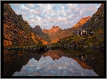 Norwegia, Fiord, Morze, Góry Mengelsdalstinden, Jesień, Dom, Chmury, Odbicie