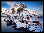Norwegia, Lofoty, Wyspa Moskenesøya, Wieś Reine, Morze Norweskie Zima, Domy, Góry