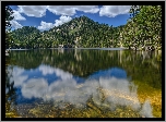 Francja, Góry Pireneje, Masyw Massif del Carlit, Jezioro, Świerki, Odbicie
