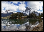 Park Narodowy Yoho, Góry, Las, Drzewa, Jezioro Emerald Lake, Domy, Most, Chmury, Prowincja Kolombia Brytyjska, Kanada