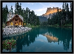 Park Narodowy Yoho, Góry, Jezioro Emerald Lake, Drzewa, Dom, Prowincja Kolumbia Brytyjska, Kanada