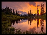 Park Narodowy Mount Rainier, Jezioro Tipsoo, Drzewa, Zachód Słońca, Góry, Stratowulkan Mount Rainier, Stan Waszyngton, Stany Zjednoczone