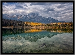 Kanada, Prowincja Alberta, Park Narodowy Jasper, Jezioro, Patricia Lake, Odbicie, Jesień, Góry, Drzewa