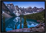 Park Narodowy Banff, Prowincja Alberta, Jezioro, Moraine Lake, Góry, Drzewa, Kamienie, Chmury, Kanada