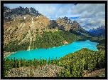 Park Narodowy Banff, Jezioro, Peyto Lake, Skały, Góry, Las, Drzewa, Chmury, Prowincja Alberta, Kanada