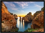 Portugalia, Region Algarve, Cypel, Ponta da Piedade, Morze, Skały, Promienie słońca