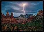 Stany Zjednoczone, Arizona, Sedona, Skały, Krzewy, Burza, Piorun