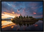 Rzeka Narew, Kościół, Pustelnia, Skit Świętych Antoniego i Teodozjusza Pieczerskich, Drzewa, Chmury, Zachód słońca, Chmury, Uroczysko Kudak, Wieś Ordynki, Podlaskie, Polska