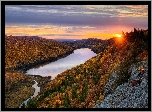 Jezioro, Lake of the Clouds, Góry, Porcupine Mountains, Jesień, Lasy, Promienie słońca, Stan Michigan, Stany Zjednoczone