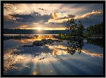Norwegia, Ringerike, Jezioro, Zachód słońca, Chmury, Drzewa