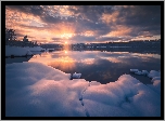 Norwegia, Ringerike, Jezioro, Drzewa, Chmury, Promienie słońca, Zima