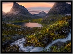 Dolina Romsdalen, Norwegia, Góry, Jezioro, Wodospad, Roślinność