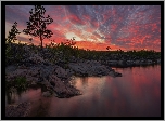 Zachód słońca, Chmury, Jezioro Ładoga, Skały, Drzewa, Karelia, Rosja