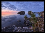 Jezioro Ładoga, Wysepki, Skały, Drzewa, Chmury, Zachód słońca, Karelia, Rosja