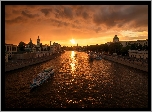 Rzeka Moskwa, Statki, Cerkwie, Domy, Zachód słońca, Moskwa, Rosja
