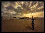 Zachód słońca, Rzeka Mersey, Plaża Crosby Beach, Żeliwny, Posąg, Liverpool, Anglia