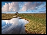 Francja, Mont Saint Michel, Opactwo św Michała Archanioła, Chmury, Woda, Łąka